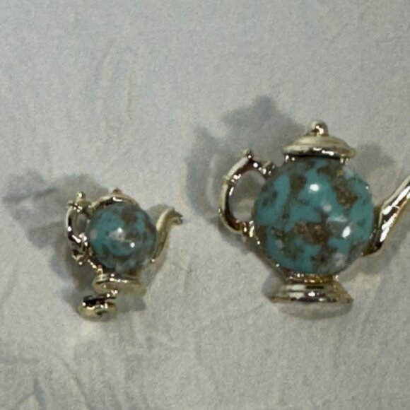 Miniature Turquoise & Gold Teapot Label Brooch Pin Set 2 sizes nice weight - Picture 4 of 7